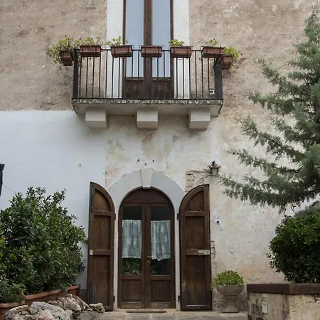 Masseria Citulo Il Pino Grande * Castel Del Monte (Apulia)