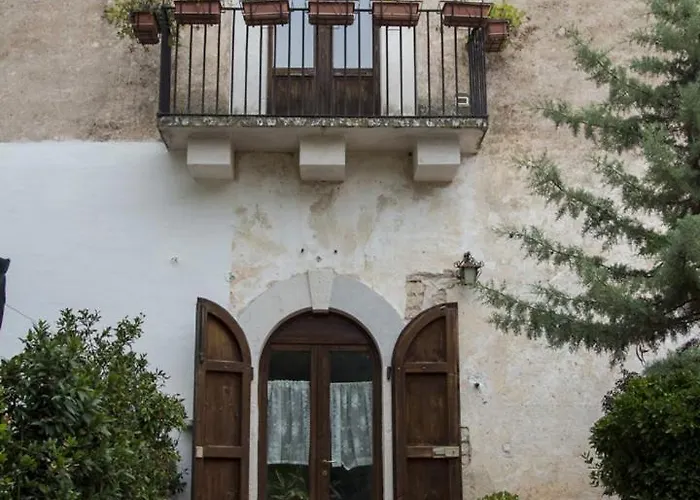 Masseria Citulo Il Pino Grande * Castel Del Monte (Apulia)